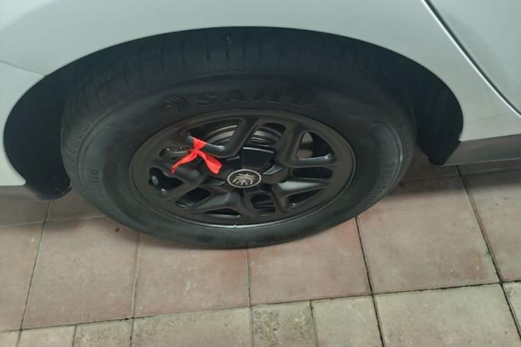 Used BYD Qin PLUS 2025 DM-i Smart Drive 55KM Leading Model Right Rear Wheel Hub