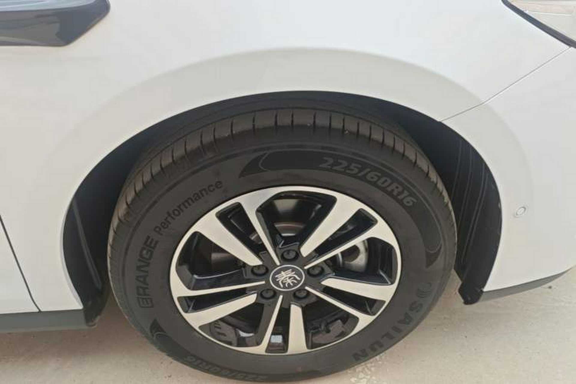 Used BYD Qin PLUS 2025 DM-i Smart Drive 120KM Superior Model Right Rear Wheel Hub