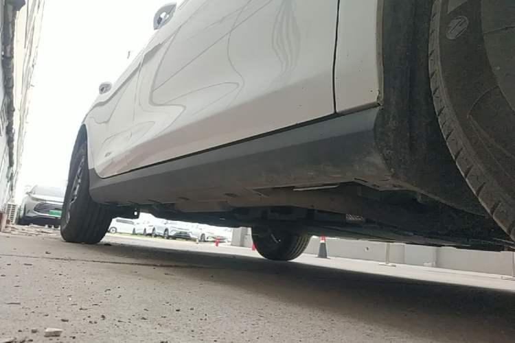 Used BYD Qin PLUS 2025 DM-i Smart Drive 55KM Leading Model Right Side Sill