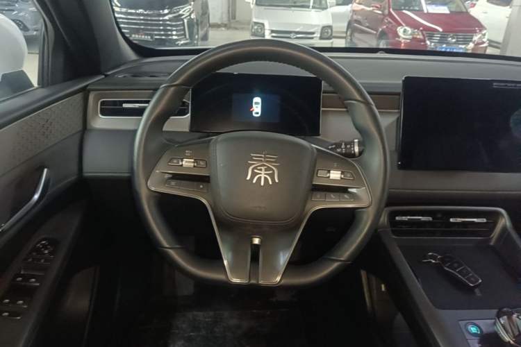 Used BYD Qin PLUS 2025 DM-i Smart Drive 55KM Leading Model Steering Wheel