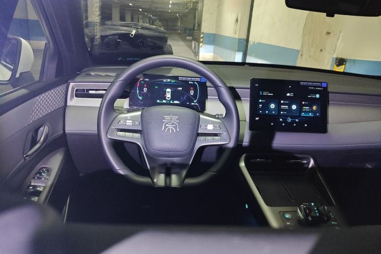 Used BYD Qin PLUS 2025 DM-i Smart Drive 55KM Leading Model Steering Wheel