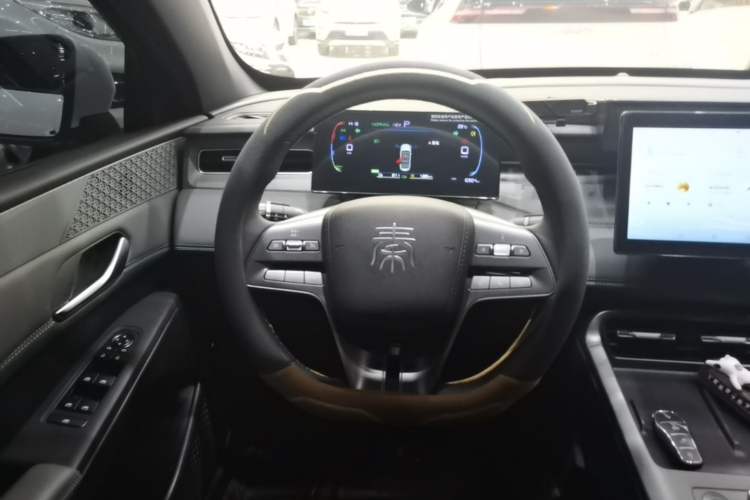 Used BYD Qin PLUS 2025 DM-i Smart Drive 55KM Leading Model Steering Wheel