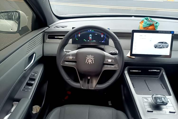 Used BYD Qin PLUS 2025 DM-i Smart Drive 55KM Leading Model Steering Wheel