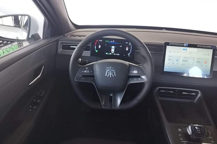 Used BYD Qin PLUS 2025 DM-i Smart Drive 55KM Leading Model Steering Wheel