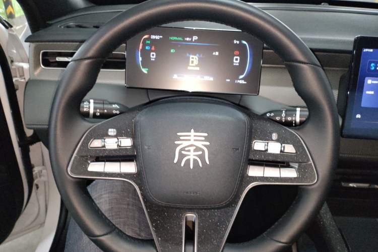 Used BYD Qin PLUS 2025 DM-i Smart Drive 55KM Leading Model Steering Wheel