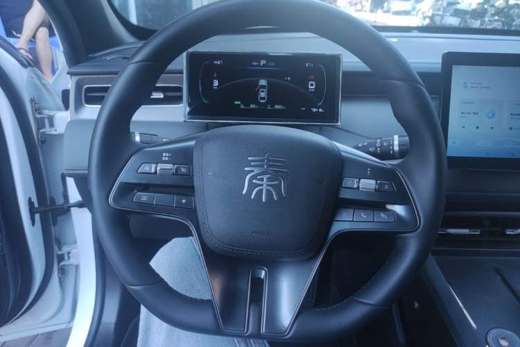 Used BYD Qin PLUS 2025 DM-i Smart Drive 55KM Leading Model Steering Wheel