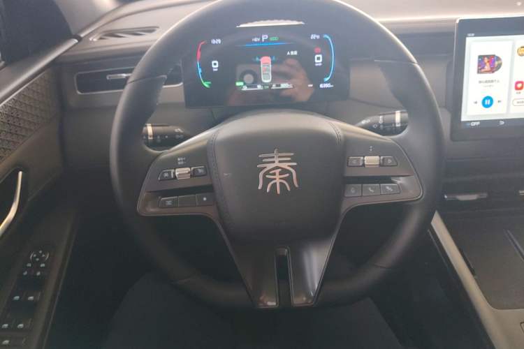 Used BYD Qin PLUS 2025 DM-i Smart Drive 55KM Leading Model Steering Wheel