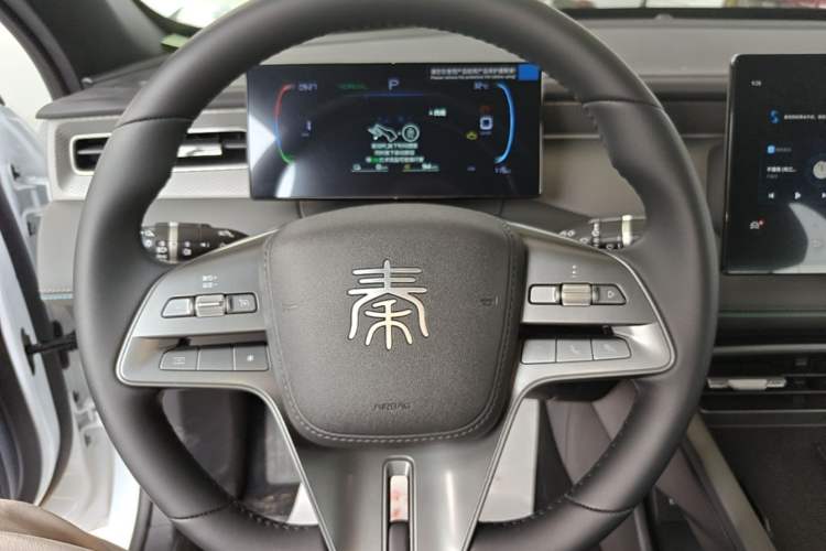 Used BYD Qin PLUS 2025 DM-i Smart Drive 55KM Leading Model Steering Wheel