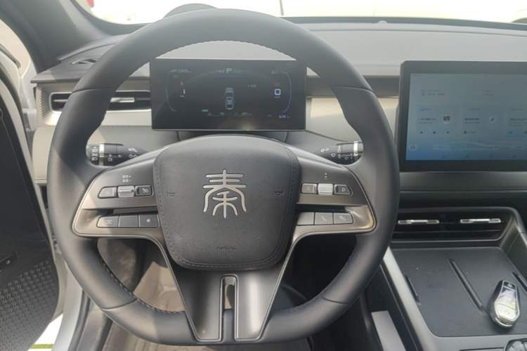 Used BYD Qin PLUS 2025 DM-i Smart Drive 55KM Leading Model Steering Wheel