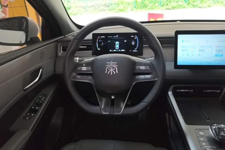 Used BYD Qin PLUS 2025 DM-i Smart Drive 55KM Leading Model Steering Wheel