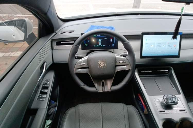 Used BYD Qin PLUS 2025 DM-i Smart Drive 55KM Leading Model Steering Wheel