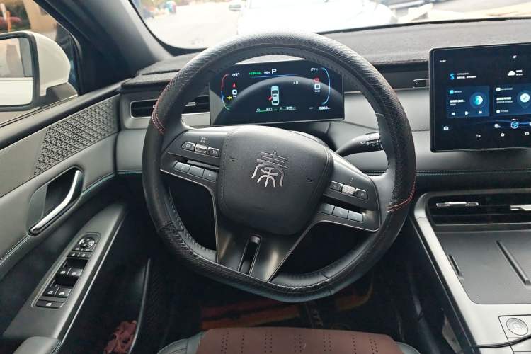 Used BYD Qin PLUS 2025 DM-i Smart Drive 55KM Leading Model Steering Wheel