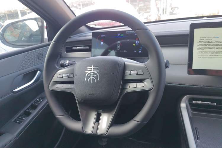 Used BYD Qin PLUS 2025 DM-i Smart Drive 55KM Leading Model Steering Wheel