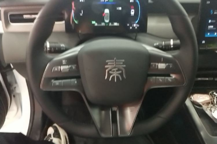 Used BYD Qin PLUS 2025 DM-i Smart Drive 55KM Leading Model Steering Wheel