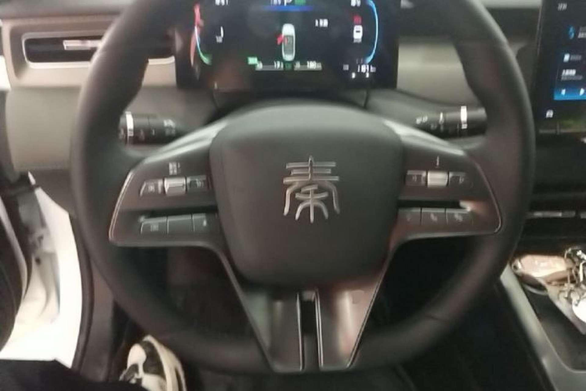 Used BYD Qin PLUS 2025 DM-i Smart Drive 55KM Leading Model Steering Wheel