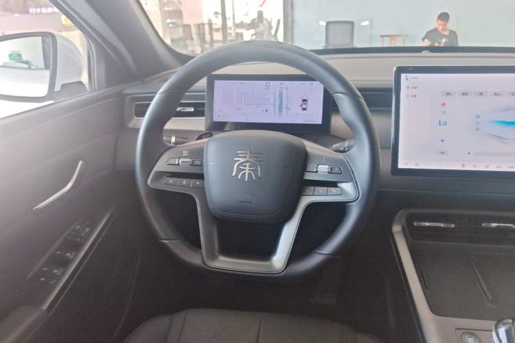 Used BYD Qin PLUS 2025 DM-i Smart Drive 120KM Superior Model Steering Wheel
