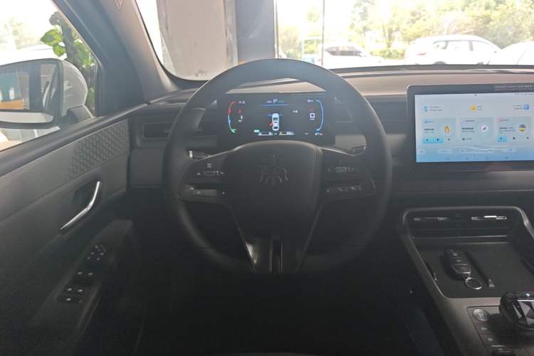 Used BYD Qin PLUS 2025 DM-i Smart Drive 55KM Leading Model Steering Wheel