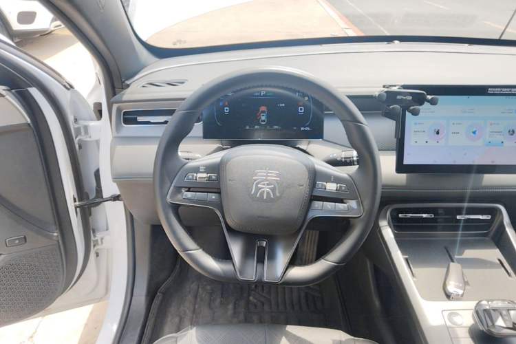 Used BYD Qin PLUS 2025 DM-i Smart Drive 55KM Leading Model Steering Wheel