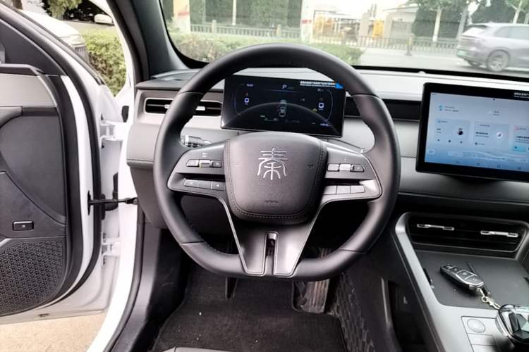Used BYD Qin PLUS 2025 DM-i Smart Drive 55KM Leading Model Steering Wheel