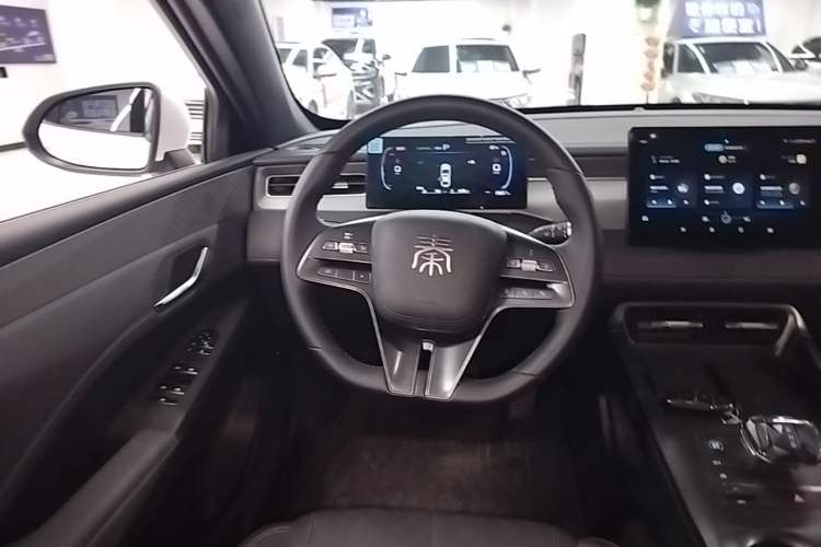 Used BYD Qin PLUS 2025 DM-i Smart Drive 55KM Leading Model Steering Wheel