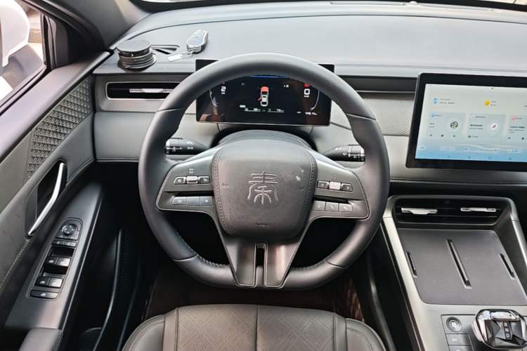 Used BYD Qin PLUS 2025 DM-i Smart Drive 55KM Leading Model Steering Wheel