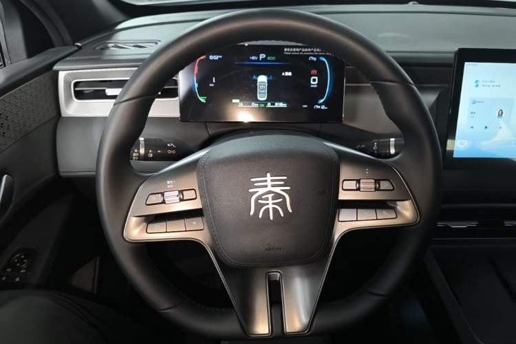 Used BYD Qin PLUS 2025 DM-i Smart Drive 55KM Leading Model Steering Wheel