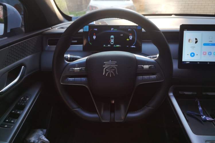 Used BYD Qin PLUS 2025 DM-i Smart Drive 55KM Leading Model Steering Wheel