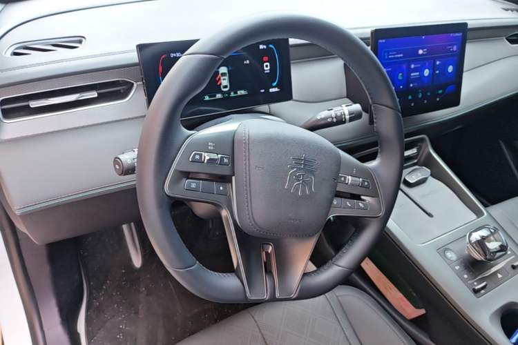 Used BYD Qin PLUS 2025 DM-i Smart Drive 55KM Leading Model Steering Wheel
