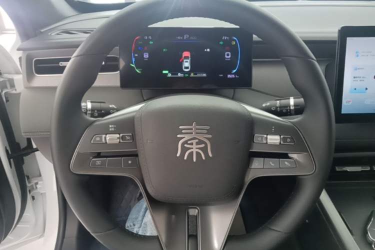 Used BYD Qin PLUS 2025 DM-i Smart Drive 55KM Leading Model Steering Wheel