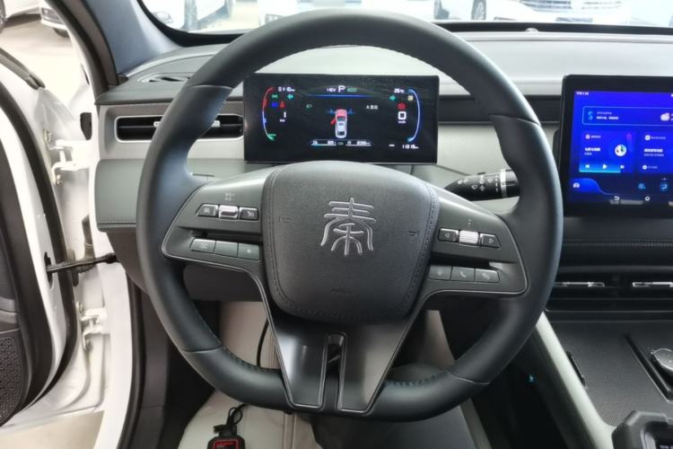 Used BYD Qin PLUS 2025 DM-i Smart Drive 55KM Leading Model Steering Wheel