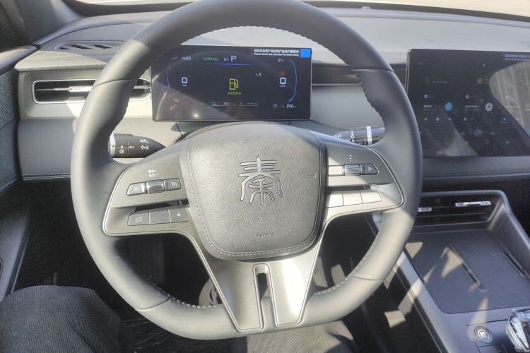 Used BYD Qin PLUS 2025 DM-i Smart Drive 55KM Leading Model Steering Wheel