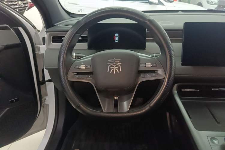 Used BYD Qin PLUS 2025 DM-i Smart Drive 55KM Leading Model Steering Wheel