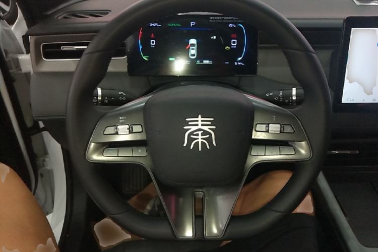 Used BYD Qin PLUS 2025 DM-i Smart Drive 55KM Leading Model Steering Wheel