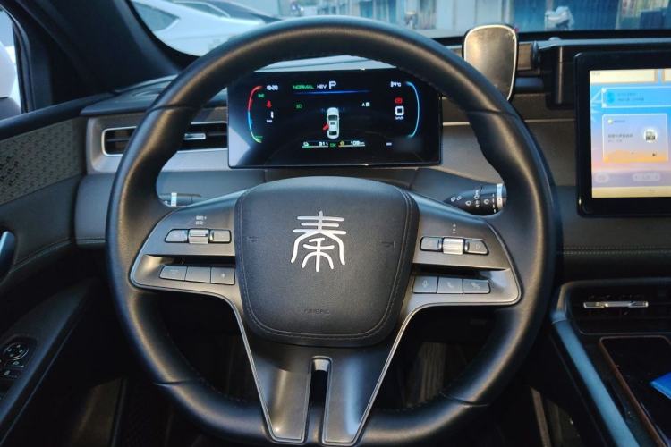Used BYD Qin PLUS 2025 DM-i Smart Drive 55KM Leading Model Steering Wheel