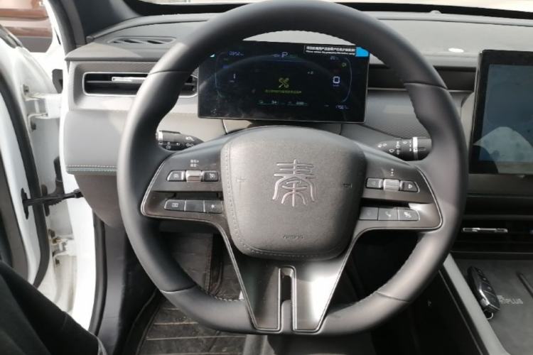 Used BYD Qin PLUS 2025 DM-i Smart Drive 55KM Leading Model Steering Wheel