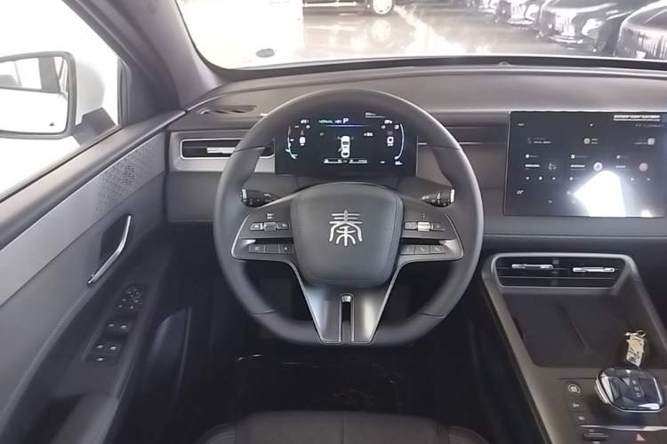 Used BYD Qin PLUS 2025 DM-i Smart Drive 55KM Leading Model Steering Wheel