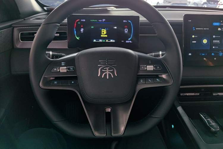 Used BYD Qin PLUS 2025 DM-i Smart Drive 55KM Leading Model Steering Wheel