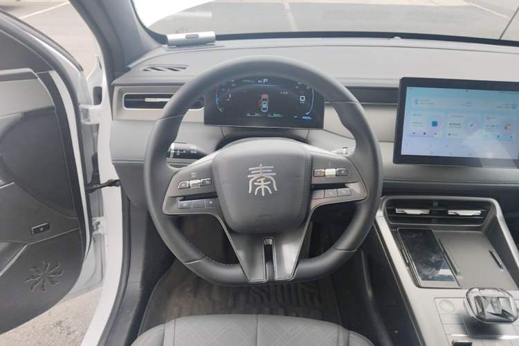 Used BYD Qin PLUS 2025 DM-i Smart Drive 55KM Leading Model Steering Wheel