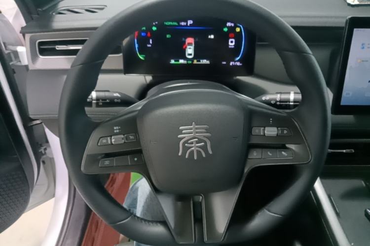 Used BYD Qin PLUS 2025 DM-i Smart Drive 55KM Leading Model Steering Wheel