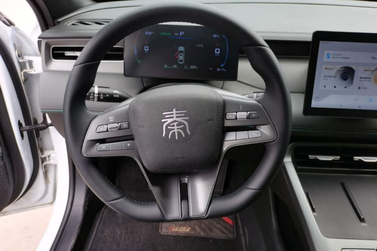 Used BYD Qin PLUS 2025 DM-i Smart Drive 55KM Leading Model Steering Wheel