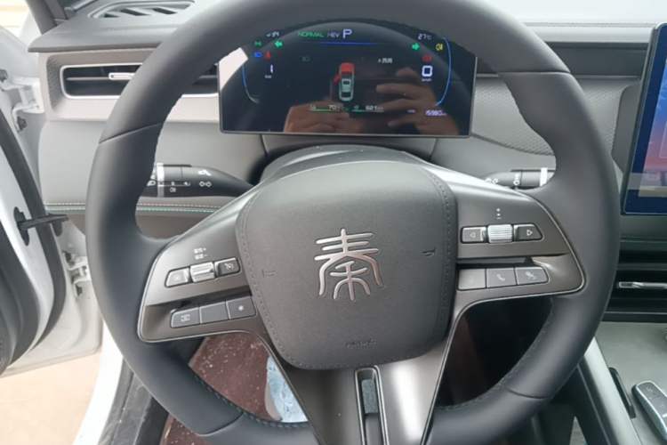 Used BYD Qin PLUS 2025 DM-i Smart Drive 55KM Leading Model Steering Wheel