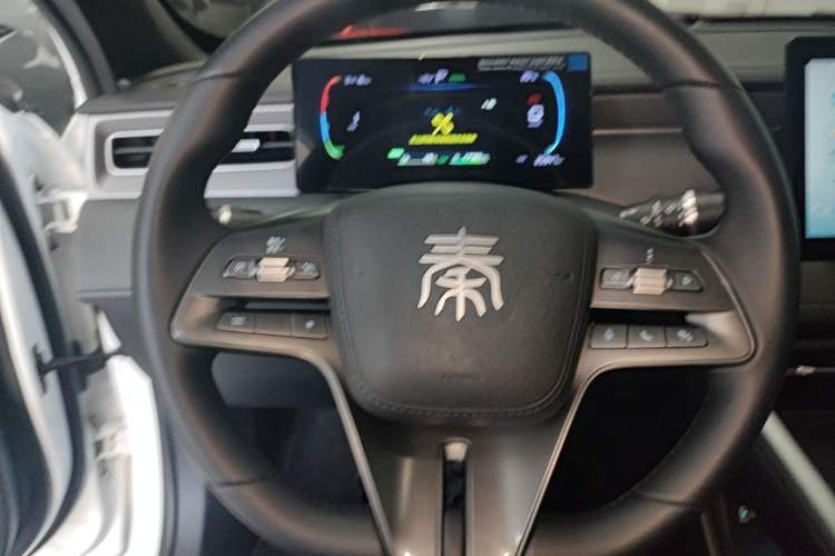 Used BYD Qin PLUS 2025 DM-i Smart Drive 55KM Leading Model Steering Wheel