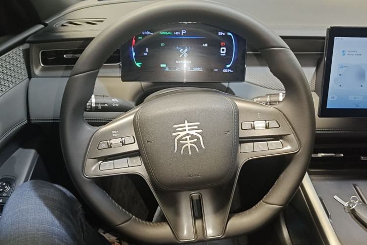Used BYD Qin PLUS 2025 DM-i Smart Drive 55KM Leading Model Steering Wheel