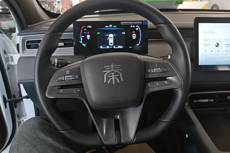 Used BYD Qin PLUS 2025 DM-i Smart Drive 55KM Leading Model Steering Wheel