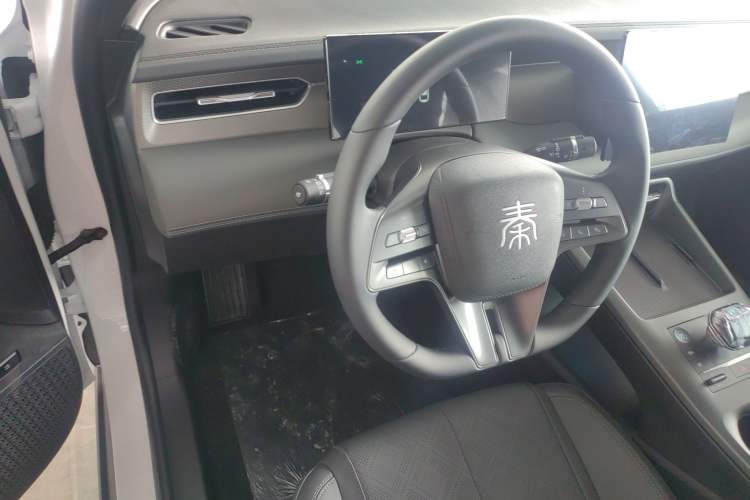 Used BYD Qin PLUS 2025 DM-i Smart Drive 55KM Leading Model Steering Wheel