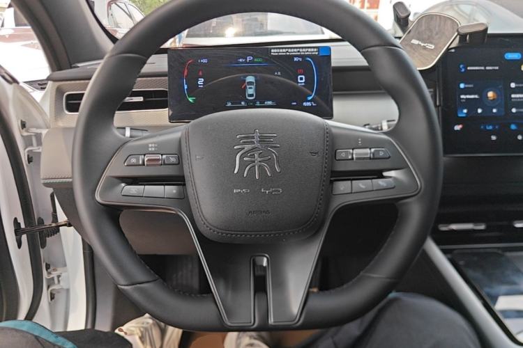 Used BYD Qin PLUS 2025 DM-i Smart Drive 55KM Leading Model Steering Wheel