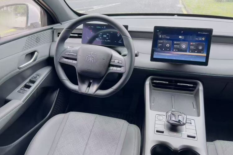 Used BYD Qin PLUS 2025 DM-i Smart Drive 55KM Leading Model Steering Wheel