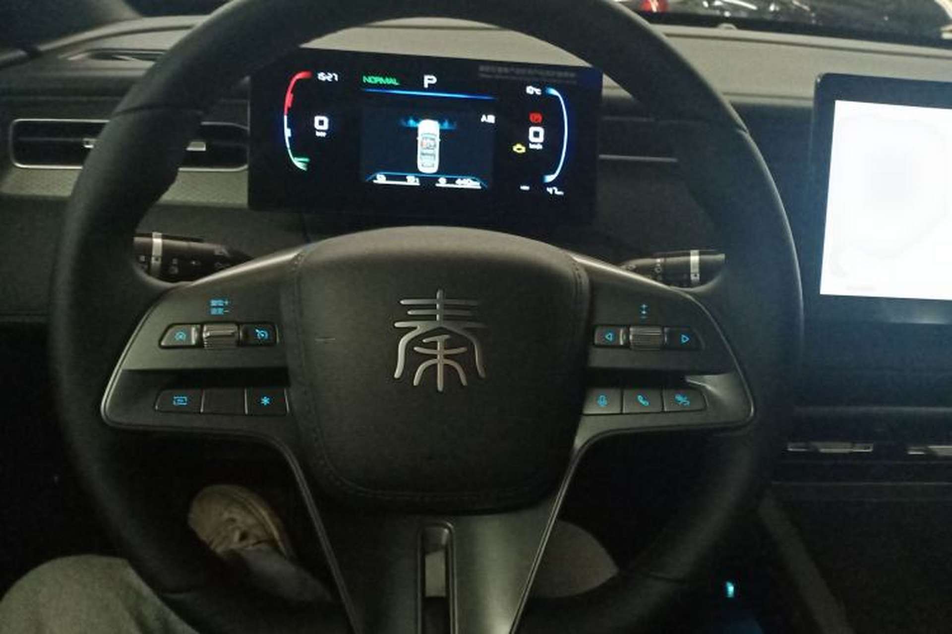 Used BYD Qin PLUS 2025 DM-i Smart Drive 55KM Leading Model Steering Wheel