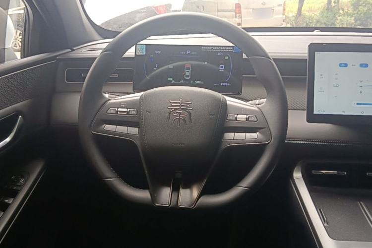 Used BYD Qin PLUS 2025 DM-i Smart Drive 55KM Leading Model Steering Wheel