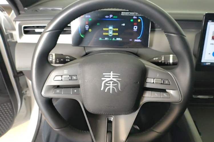 Used BYD Qin PLUS 2025 DM-i Smart Drive 55KM Leading Model Steering Wheel